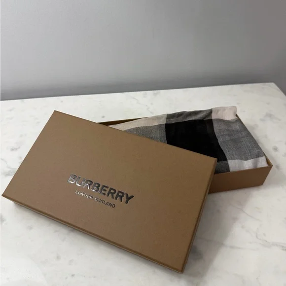 Burberry Giant Check Wool Silk Scarf Beige Nova Check Fringe - Picture 8 of 10